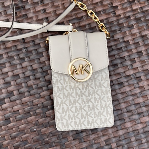 Michael Kors Carmen Small Logo Smartphone Crossbody Bag
Light Cream Multi - Picture 14 of 16